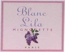 Label with text "Blanc Lila Mignonnette Paris" in elegant fonts. There is an illustration of purple lilac flowers beneath the text on a light background with red borders.