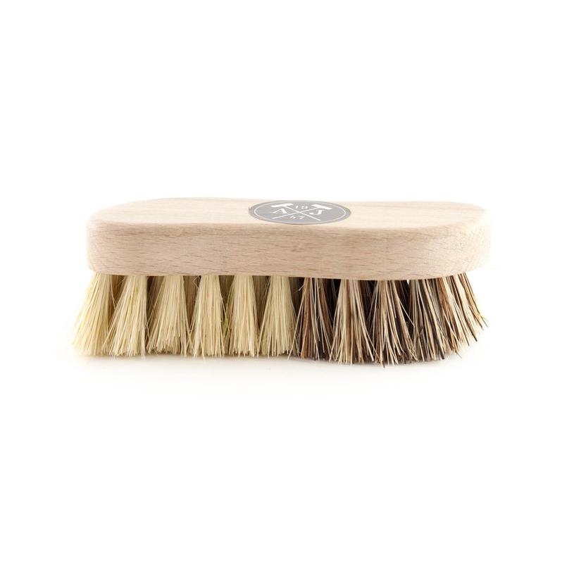 The Andrée Jardin Hard and Soft Fibers Vegetable Brush, by Andrée Jardin, is a wooden handheld brush made from French beech wood with dual fiber bristles—light on one side and dark on the other—shown on a white background.