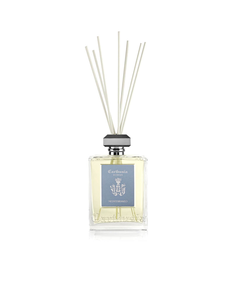 The Carthusia Mediterraneo Reed Diffuser - 230ml by Carthusia I Profumi de Capri features a clear glass bottle with a gray cap and white reeds, reflecting Italian minimalism and adding elegant fragrance to any space.