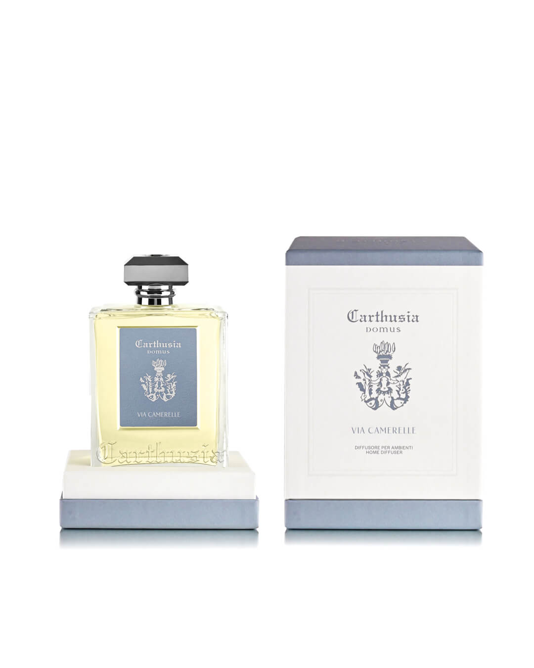 A 230ml Carthusia Via Camerelle Reed Diffuser by Carthusia I Profumi di Capri stands on a white and blue platform beside its box, bringing the fresh scent of Via Camerelle to your home fragrance collection.