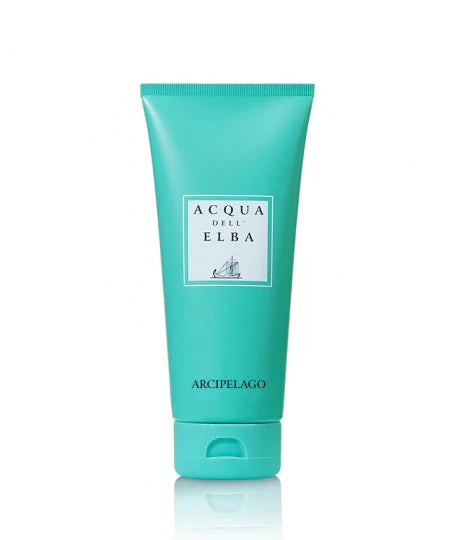 A teal tube of Acqua dell’Elba Arcipelago Uomo Shower Gel with a white label, displaying the Acqua dell’Elba logo and an illustration, is standing upright on a white background.
