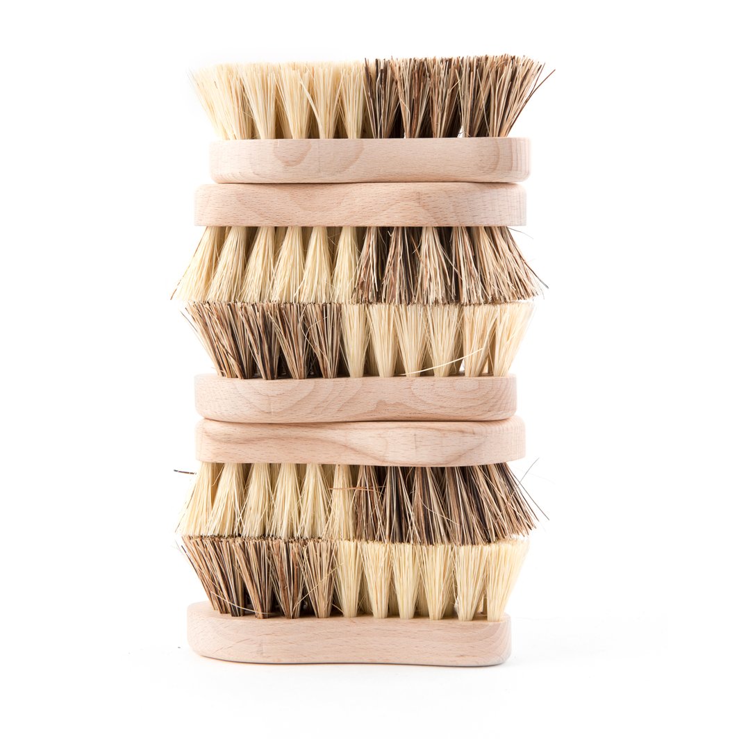 A stack of four Andrée Jardin Tradition Vegetable Brushes with stiff, mixed vegetable fibers, isolated on a white background.
